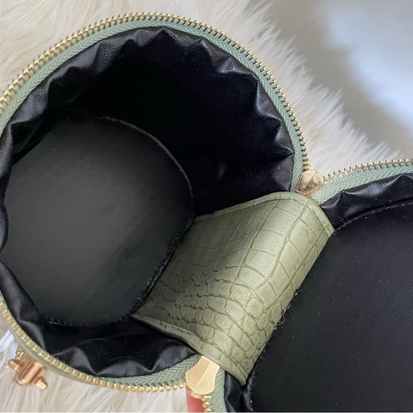 Green Croc type print crossbody bag - Picture 5 of 6